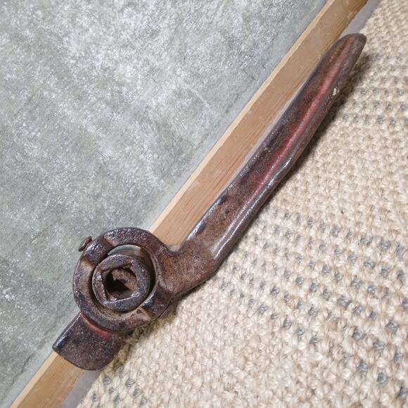 Vintage 9" Lug Flex 4 Point Socket Wrench Tool Rustic Man Cave Steampunk Decor - Picture 4 of 5